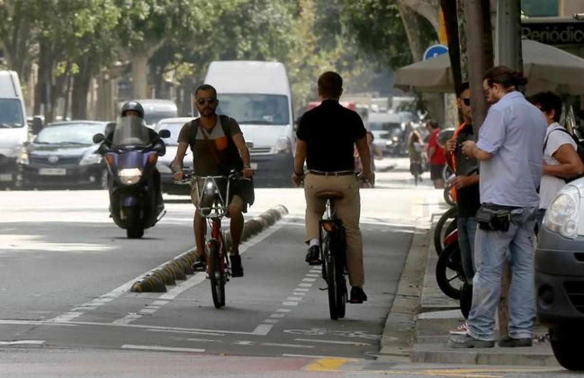 Carril bici de la calle de Girona, entre Aragó y València.