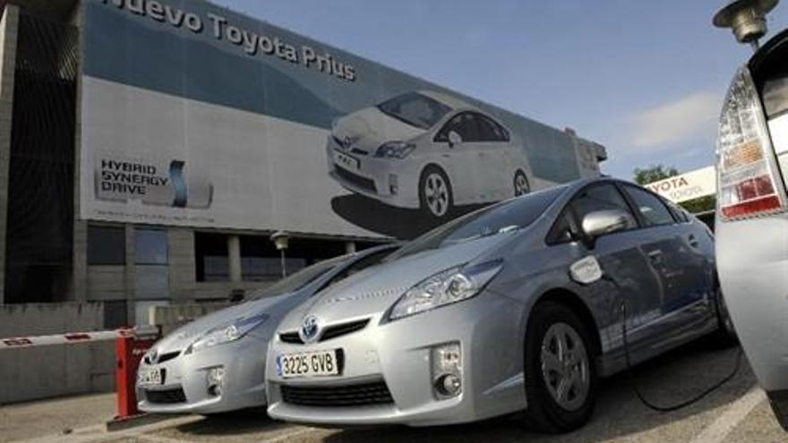 Toyota trae a España sus primeros híbridos enchufables