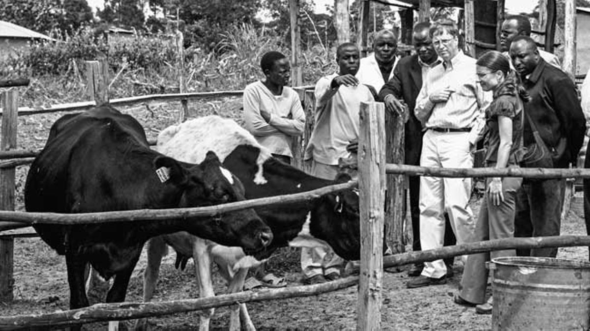 Gates, durante una visita de su fundación a Kenia.