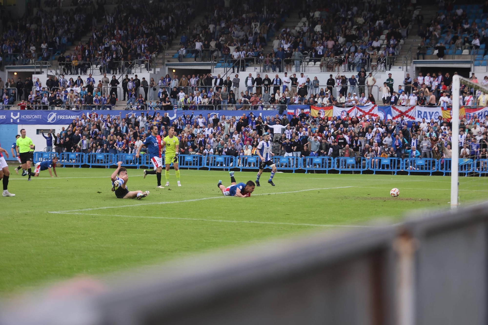 EN IMÁGENES: La final por el ascenso entre Avilés y Rayo Majadahonda vivida en el Suárez Puerta