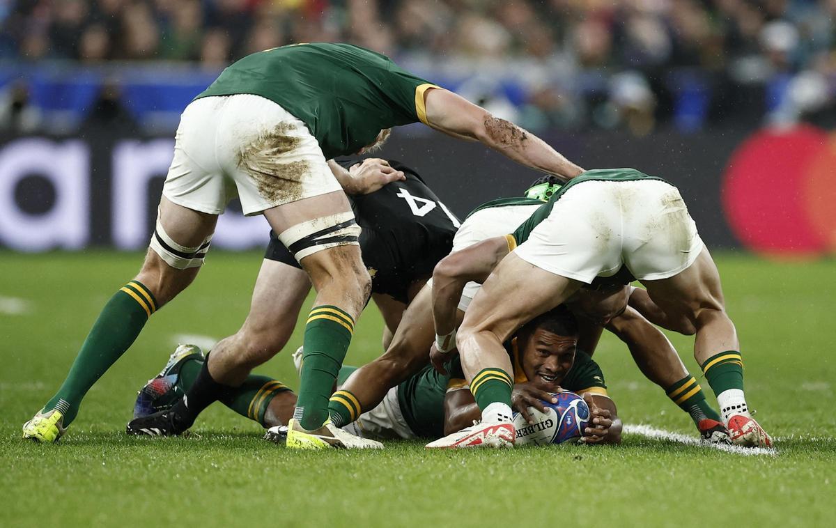 Un ruck en la final del Mundial de rugby entre Sudáfrica y Nueva Zelanda