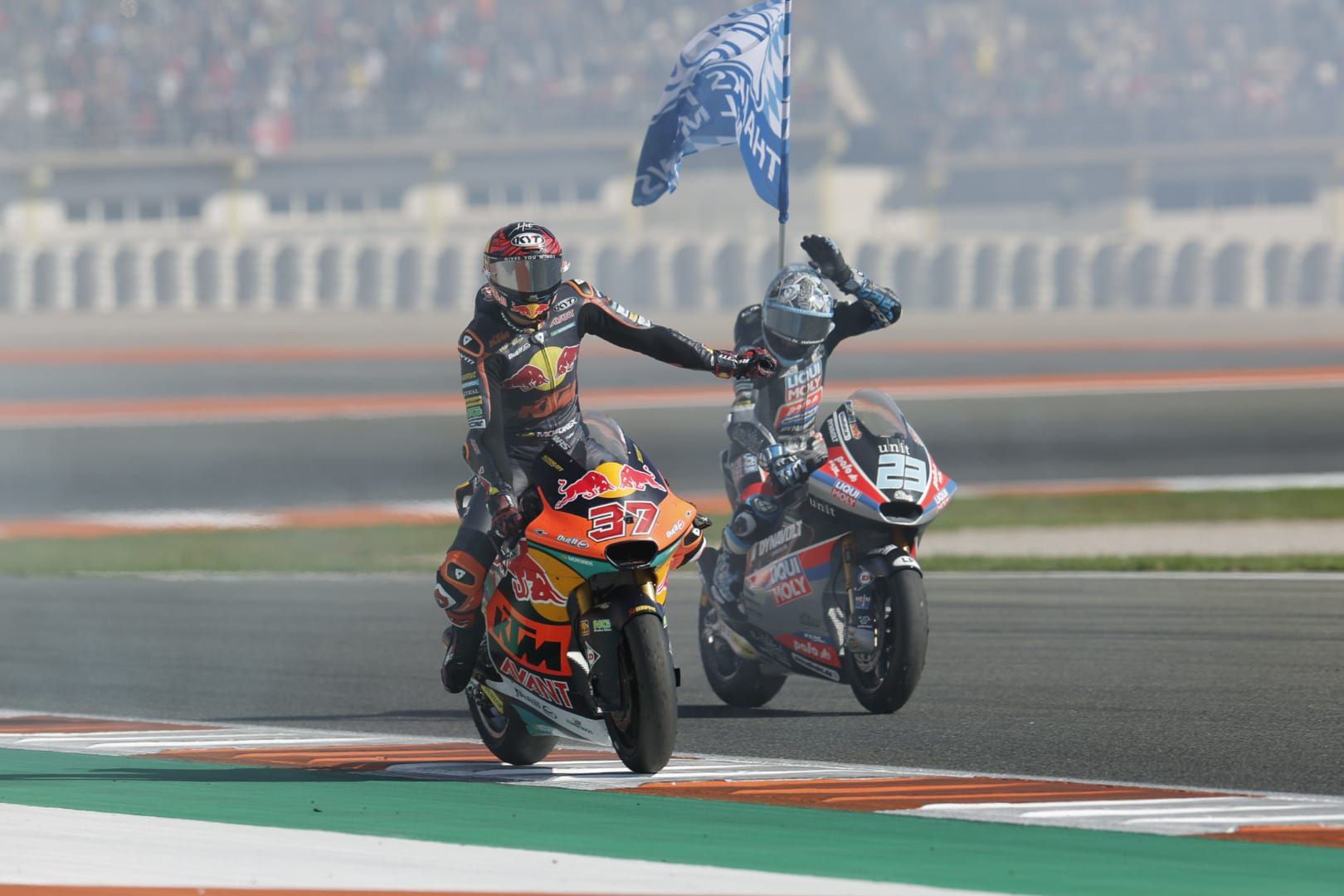 Ambiente en Cheste en la segunda jornada del Gran Premio de Valencia