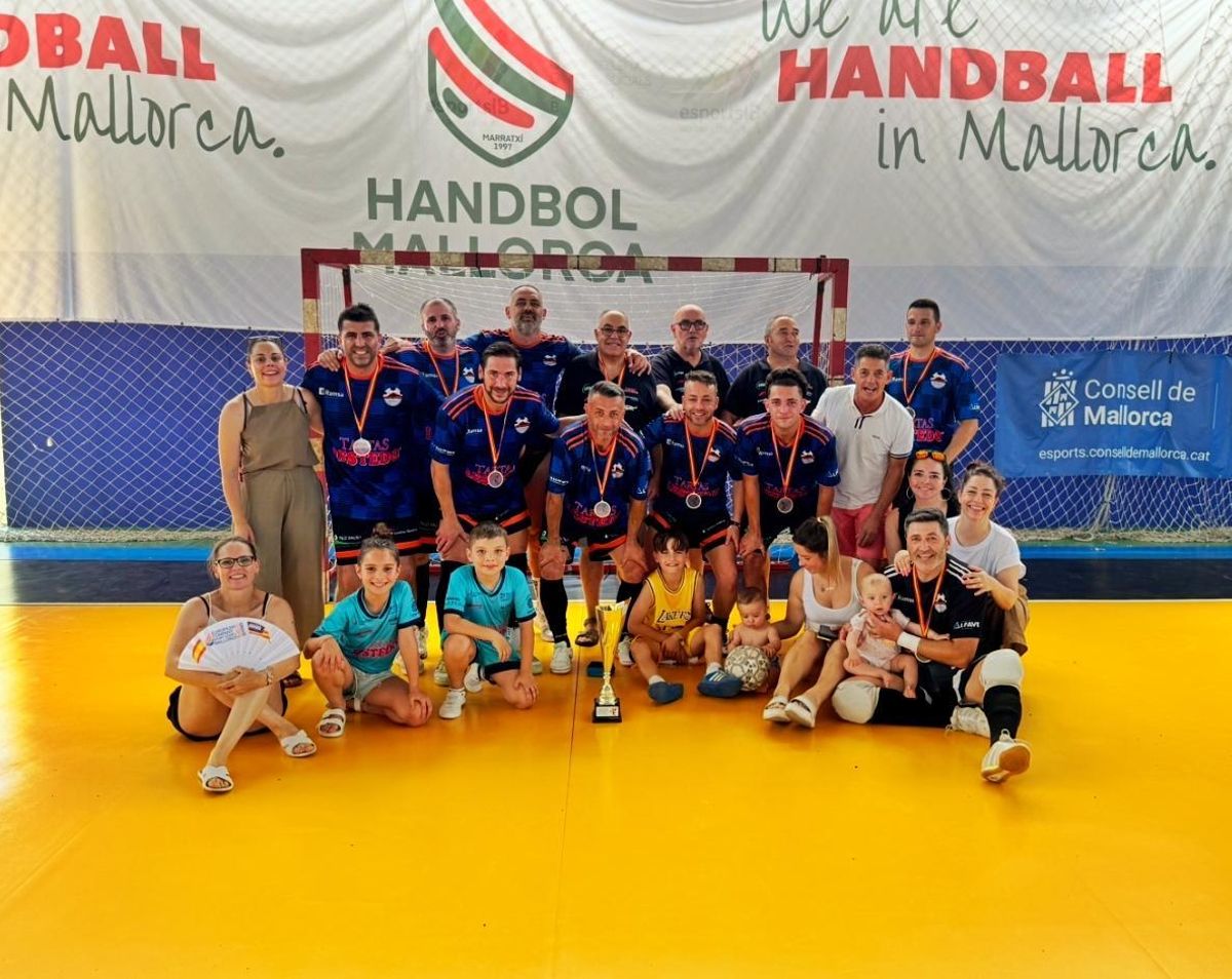 El equipo del Tartas Lestedo Reale, ganador en la modalidad de Fútbol Sala en el Campeonato Europeo de Aficionados celebrado en Palma de Mallorca
