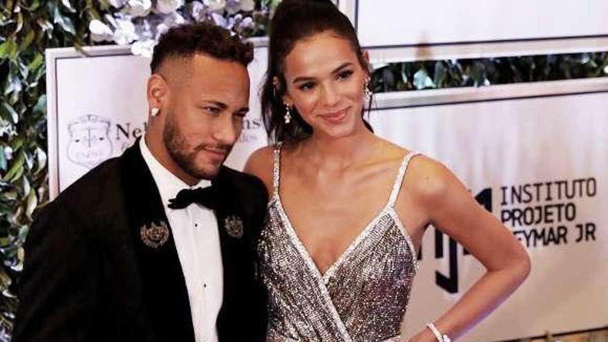 Neymar y su novia Bruna Marquezine.