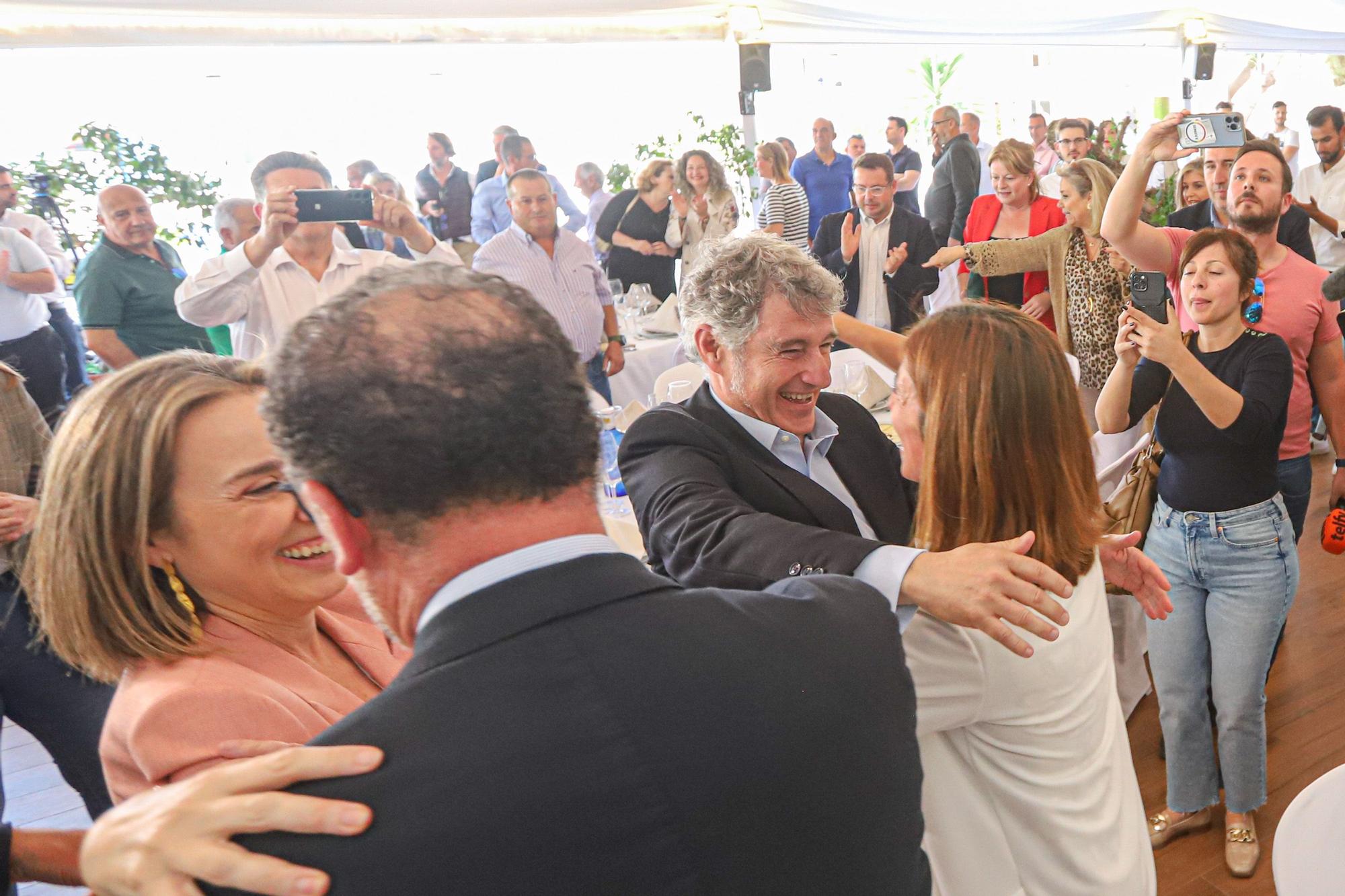 Cuca Gamarra asiste a una comida de simpatizantes de Orihuela con el candidato de Alcaldía Pepe Vegara