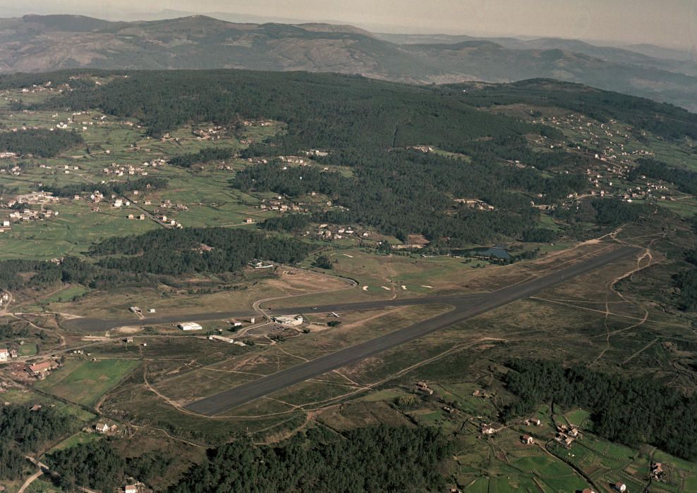 Años 60: Fotografías aéreas del aeropuerto de Vigo