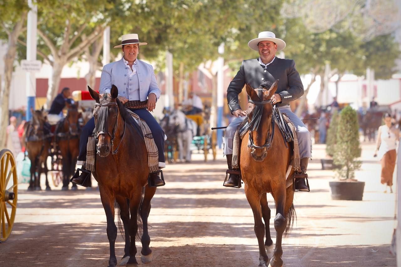 La Feria de Córdoba en imágenes: un martes para tomárselo sin prisas en El Arenal