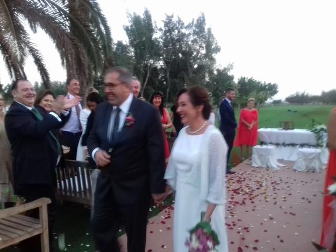 Boda en Maspalomas de los comisarios Sagrario de León y Antonio Jarabo