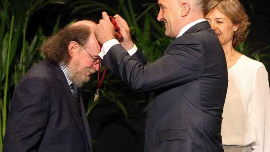 Joaquín Díaz recibe la medalla de oro de Valladolid