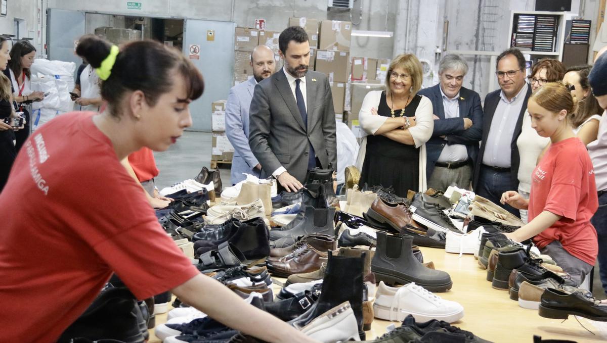Treball costejarà el sou de 700 dones durant un any per a la seva inserció laboral Treball costejarà el sou de 700 dones durant un any per a la seva inserció laboral