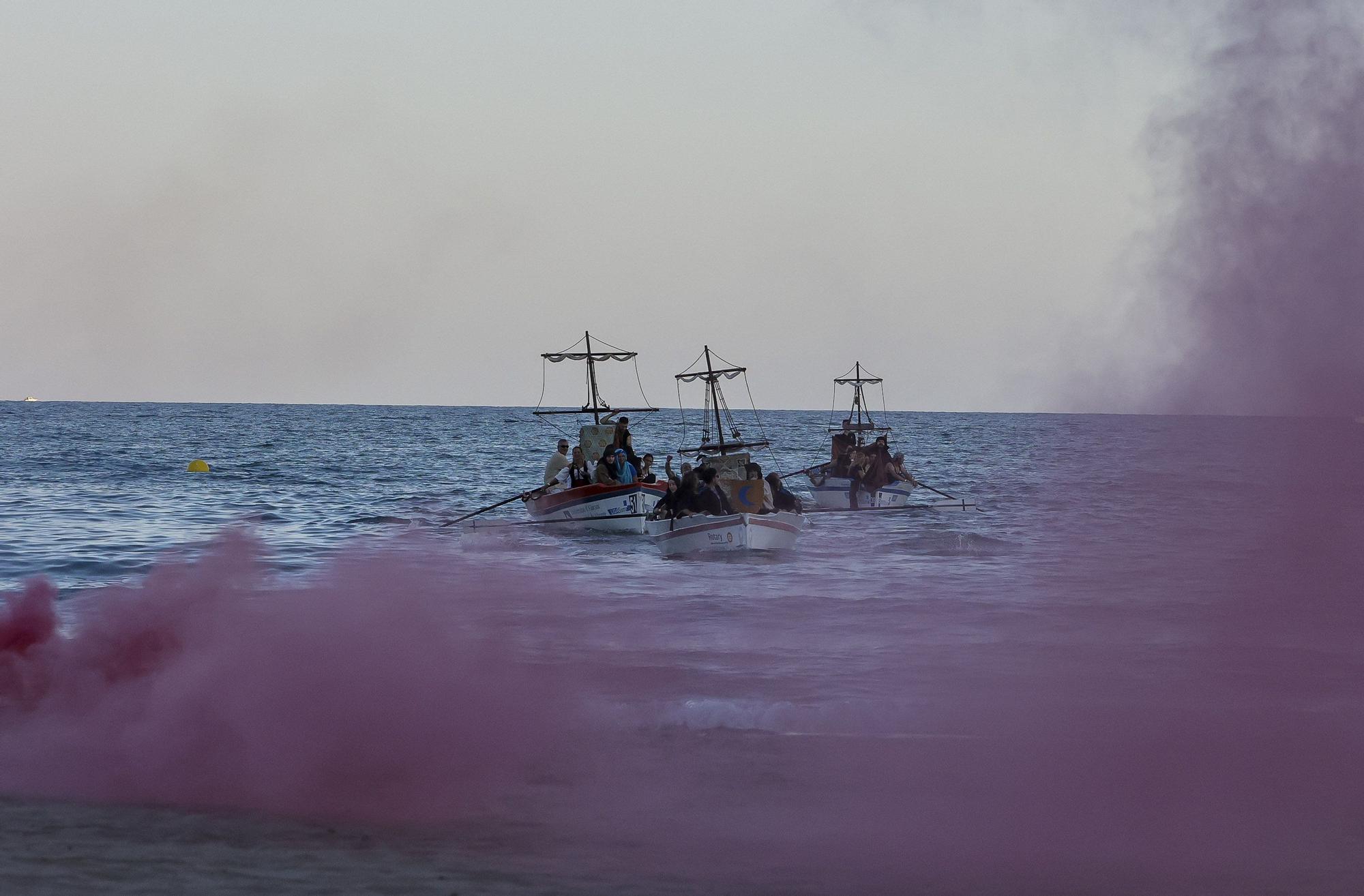 Representación de una batalla medieval en la playa del Postiguet de Alicante