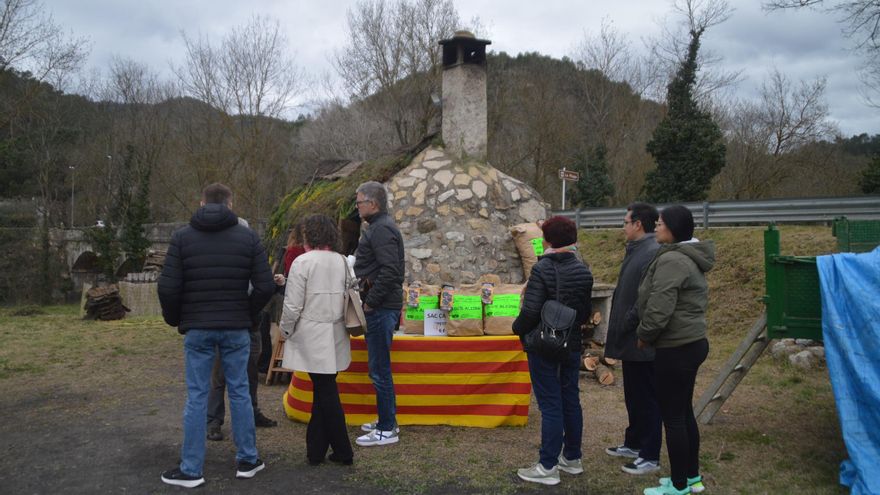 La Fira del Carbó de Sant Llorenç de la Muga compleix les expectatives