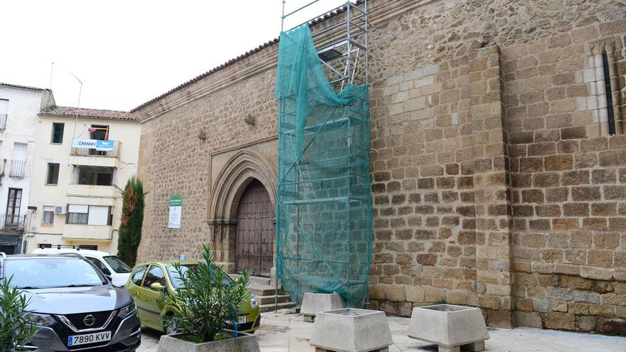 Problemas retrasarán la reforma de la iglesia de San Martín de Plasencia hasta el próximo año