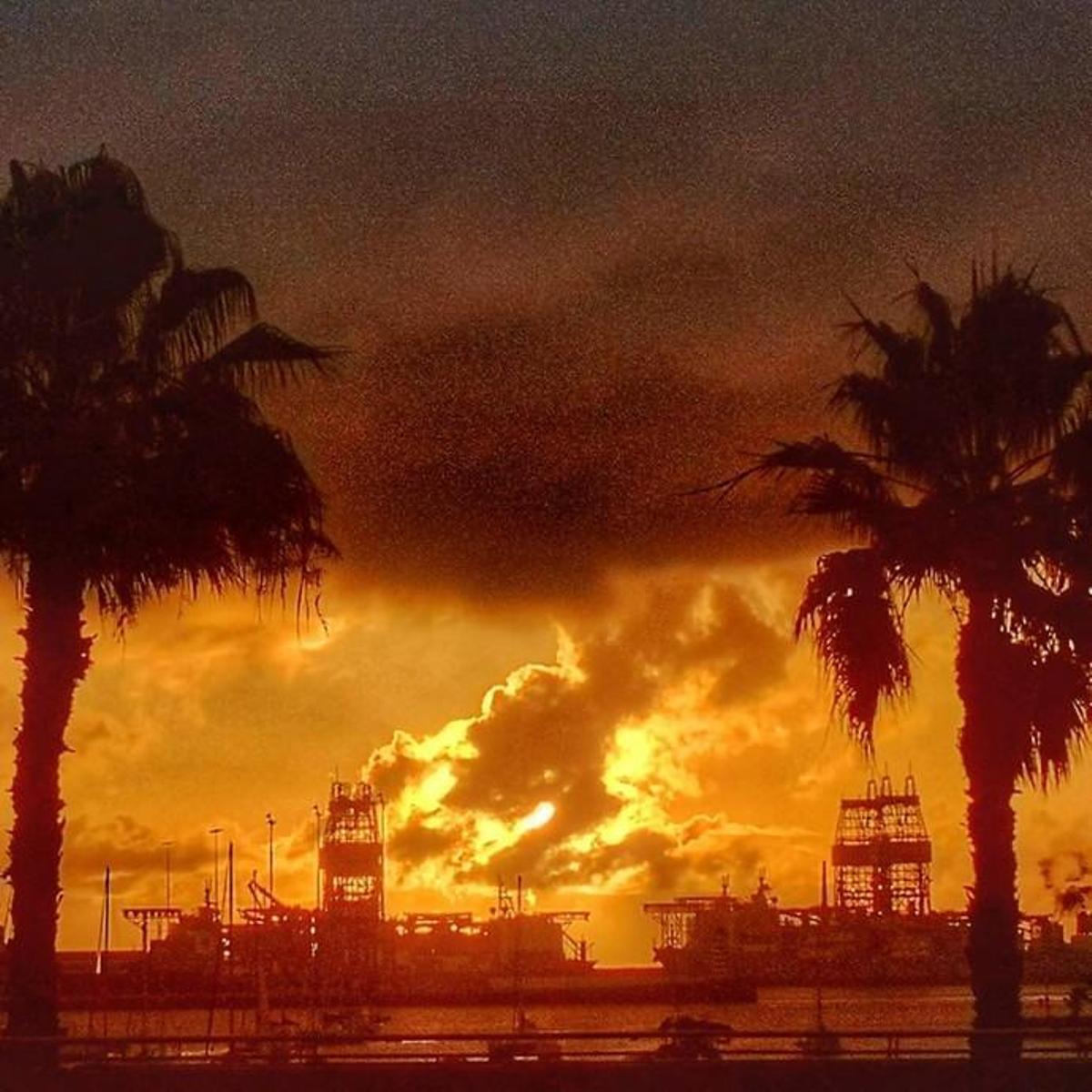 Amanecer rojizo en Las Palmas de Gran Canaria