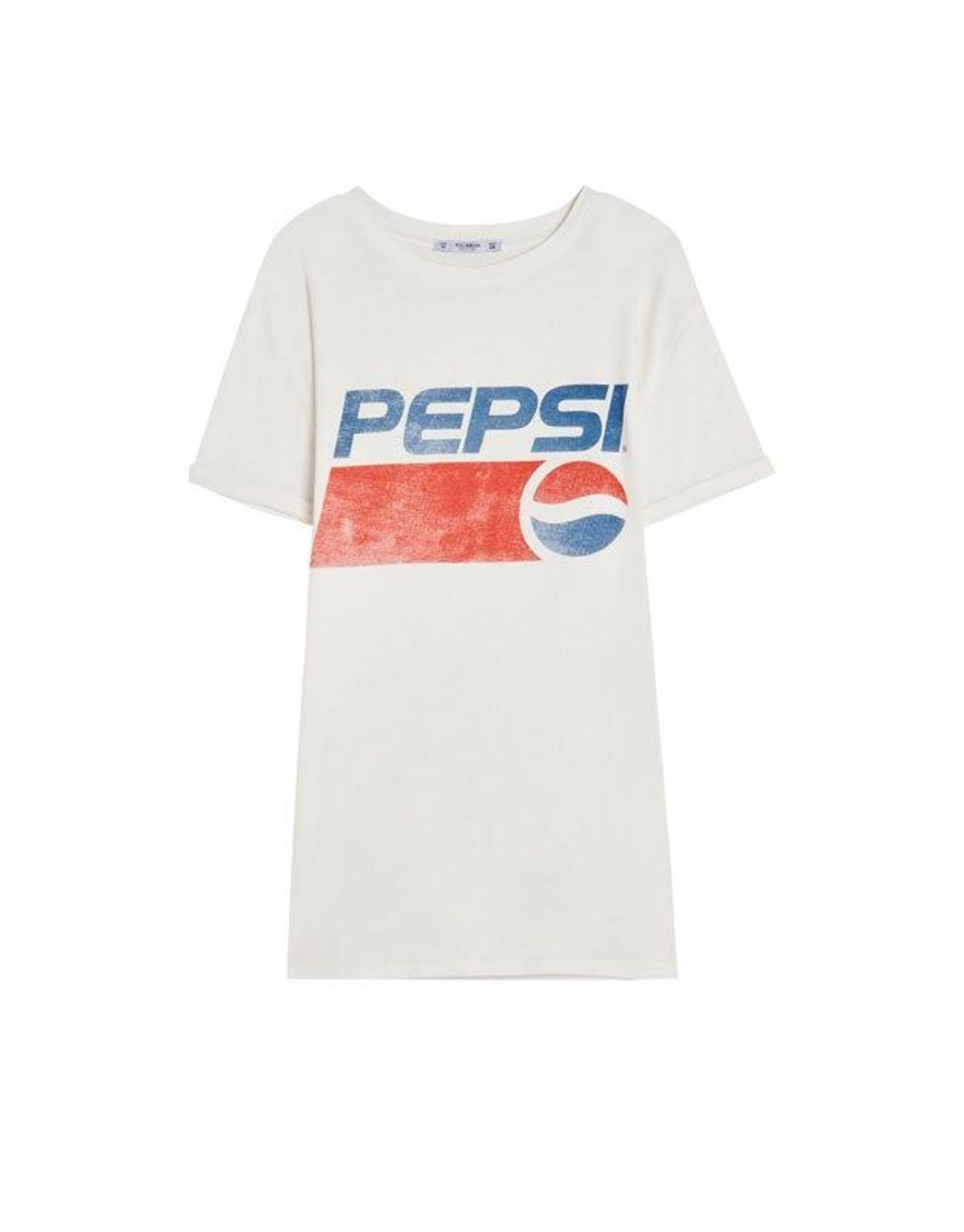 Camiseta con el logo de Pepsi de Pull&amp;Bear. (Precio: 12, 99 euros)