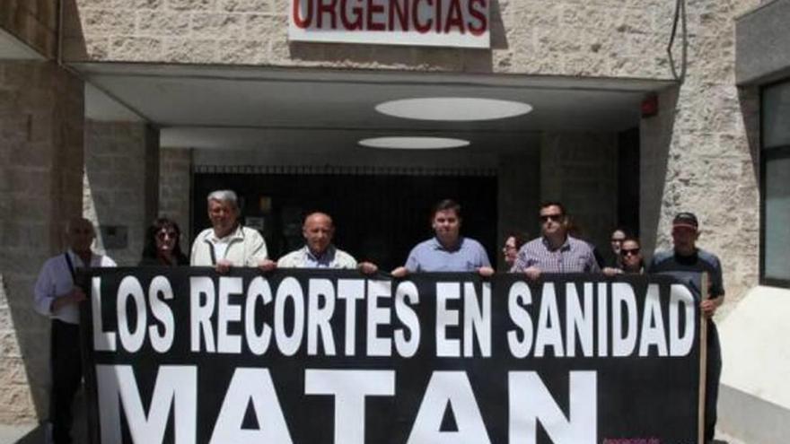 El debate sobre la situación de la Sanidad en Lorca acaba con el desalojo de los vecinos