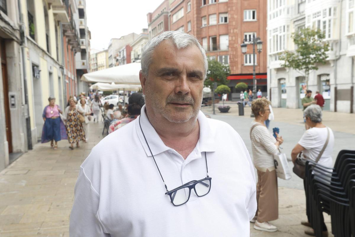 Franciso Ariza en el centro de Avilés.