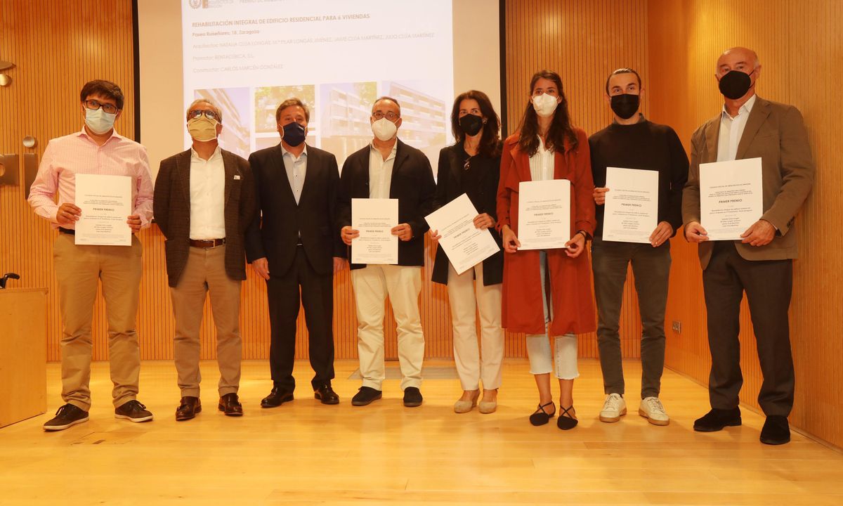 Los ganadores del García Mercadal, con Soro y el vicedecano Turégano.