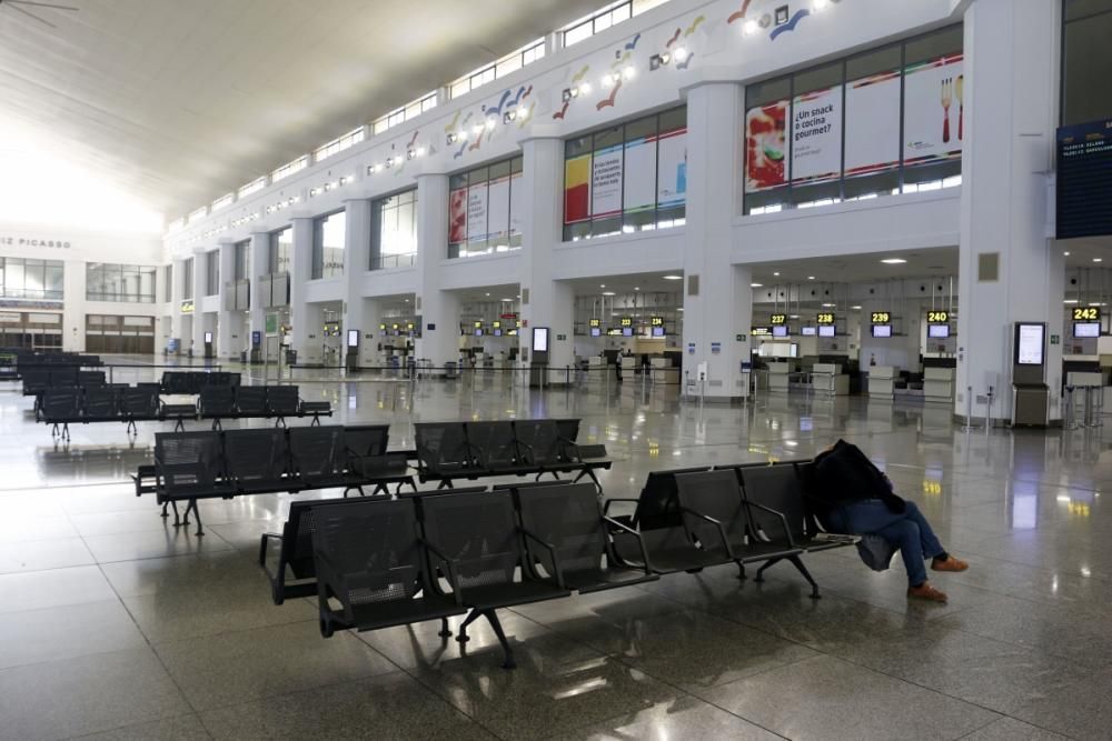 El Aeropuerto de Málaga completamente vacío por el coronavirus.