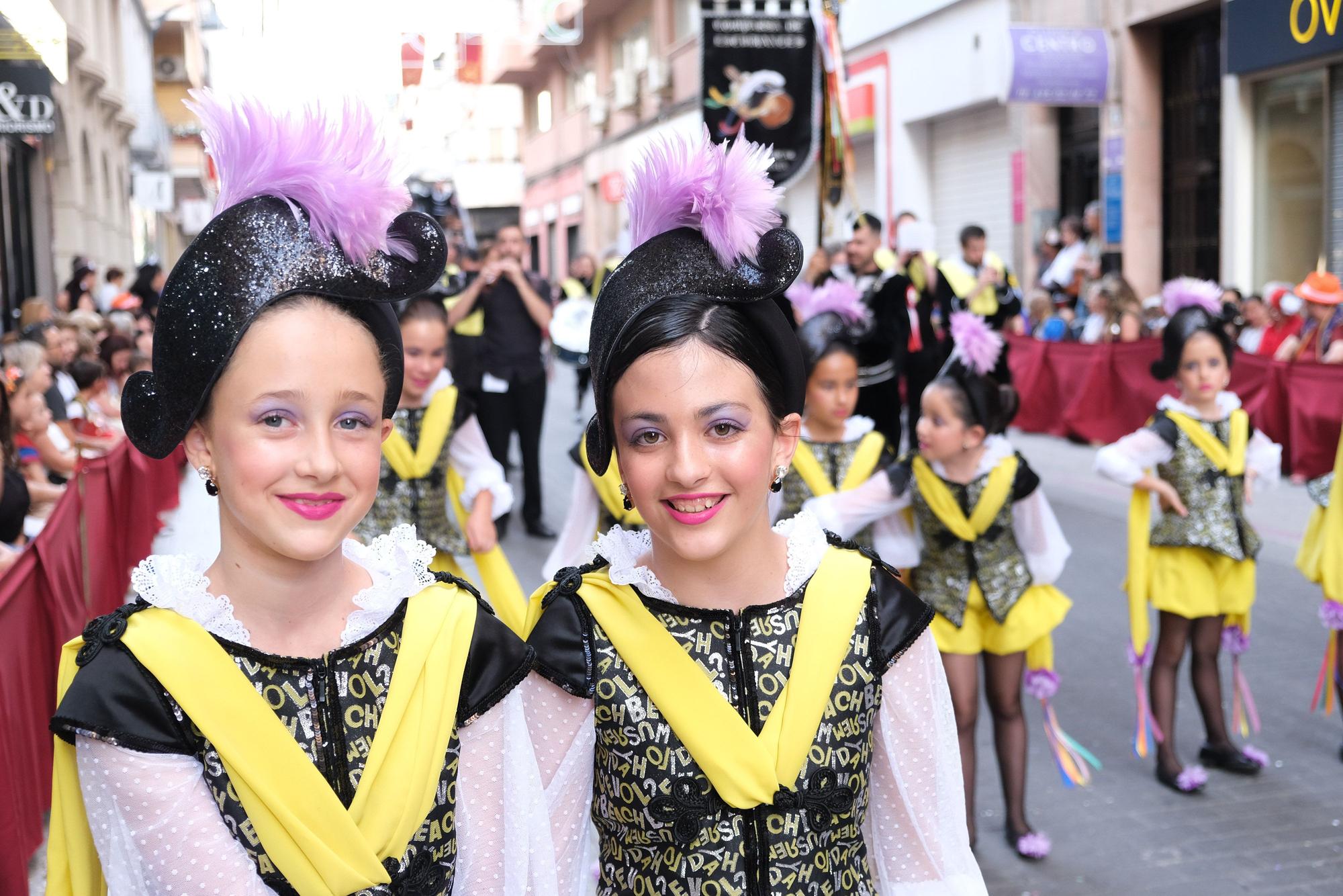 Genios y tesoros en el Desfile Infantil de Elda