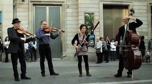 Flashmob de ’L’Himne de l’alegria’ a càrrec de l’OSV.
