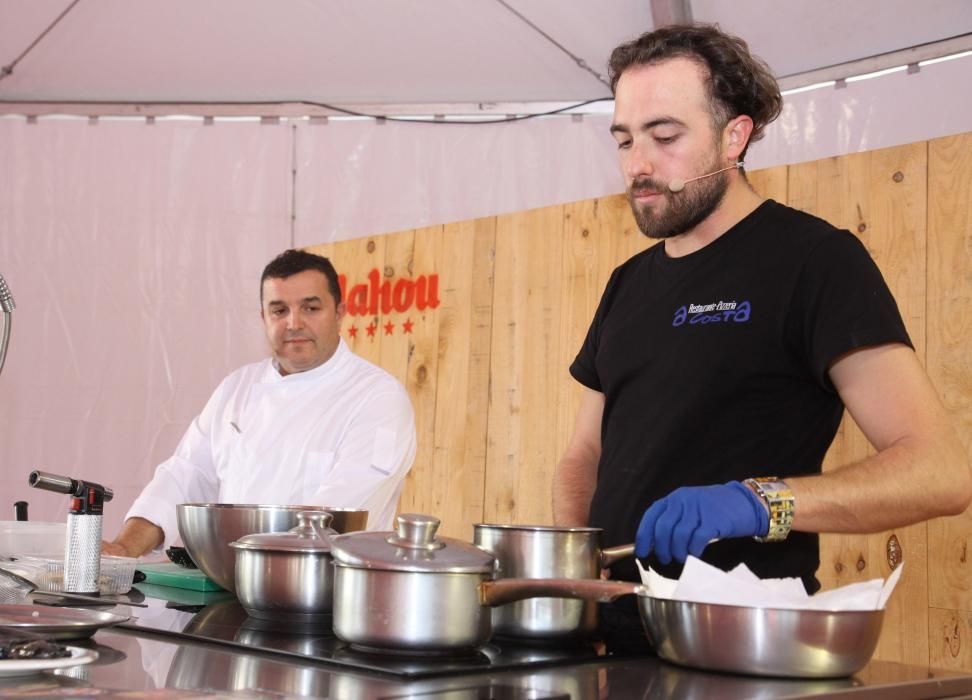 La organización cifra en más de 7.000 raciones vendidas en una jornada de sábado rodeada por el buen ambiente en la fiesta gastronómica. De momento se han facturado más de 60.000 euros y el domingo se