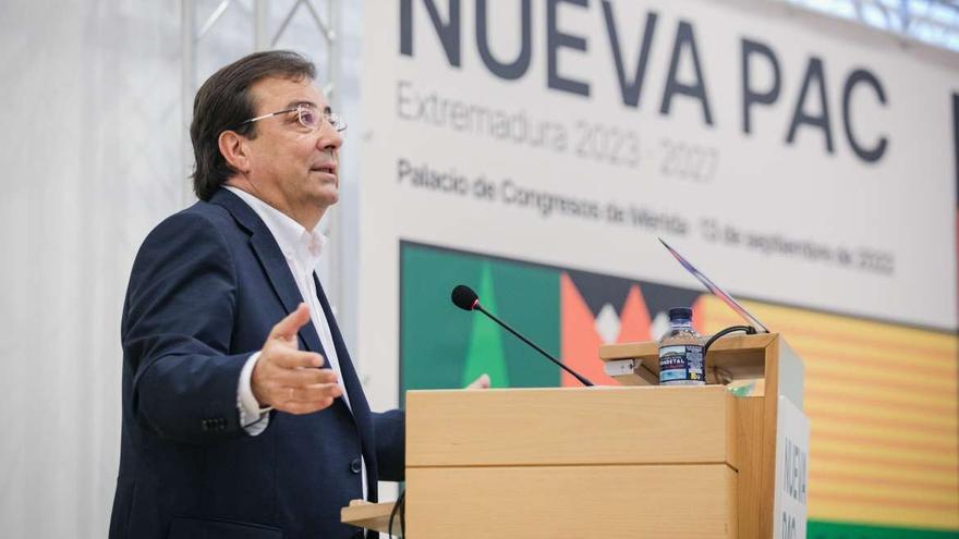 Guillermo Fernández Vara ayer, durante su intervención ante agricultores y ganaderos en Mérida.