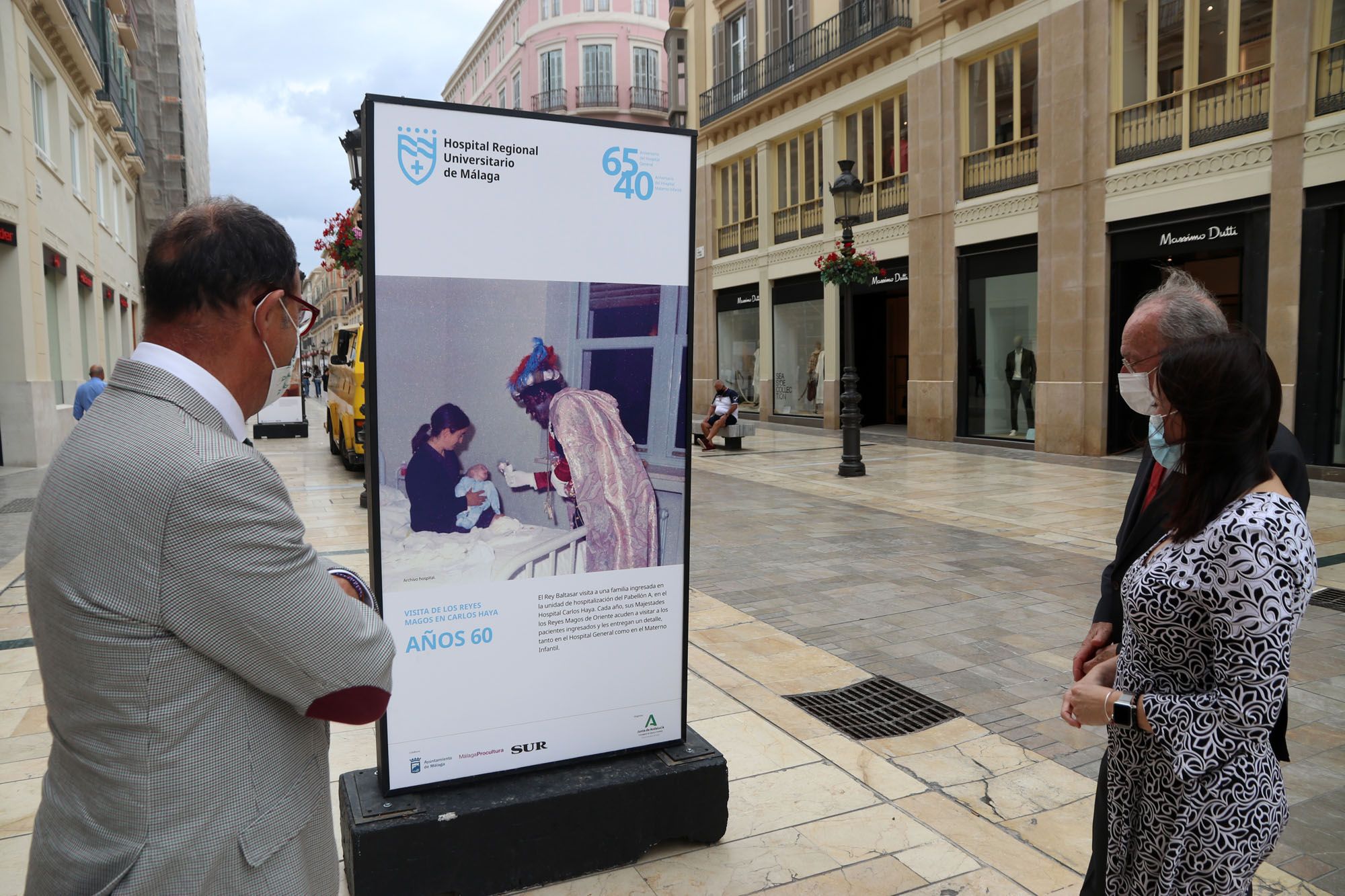 Exposición por el aniversario del Hospital Regional de Málaga en la calle Larios