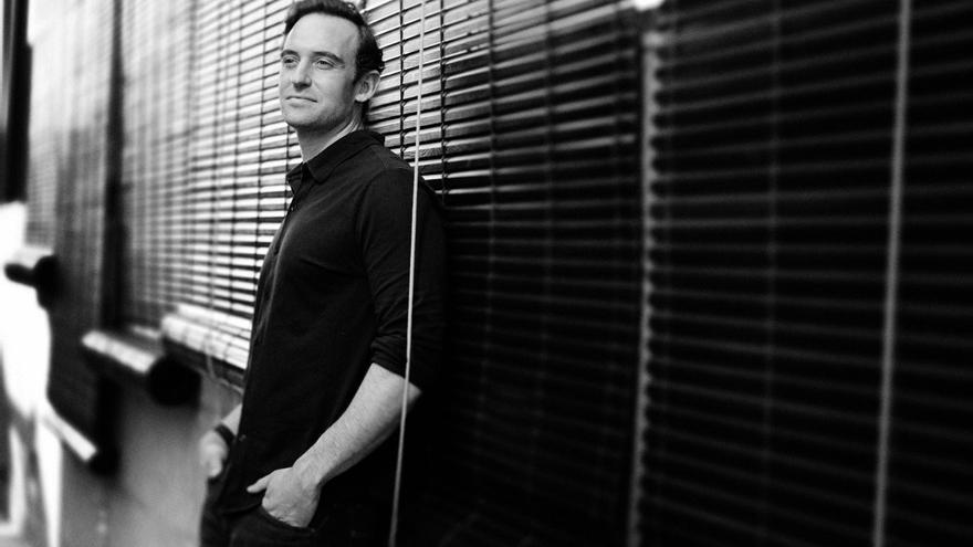 Joël Dicker: «Leer te hace menos vulnerable a la manipulación»
