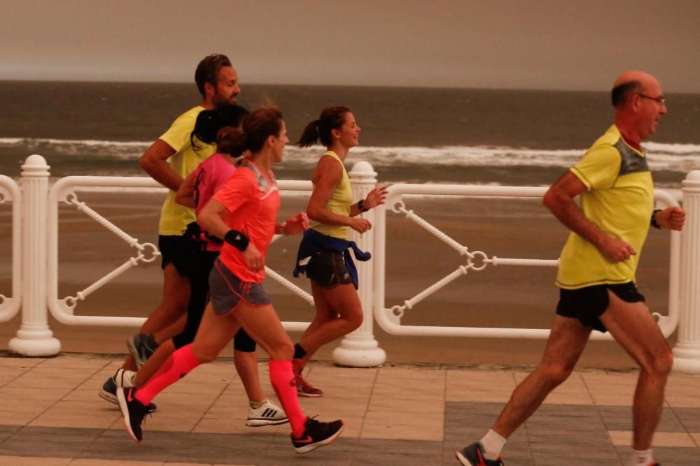 Oscuridad y fuerte olor a humo en toda Asturias