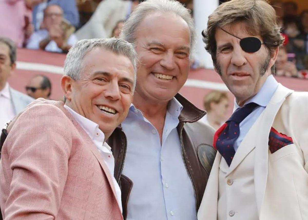 'El Turronero' junto a Bertín Osborne y Padilla en una plaza de Toros