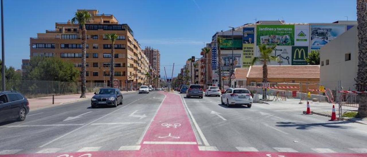 Los carriles de la avenida Beniardá tras abrirse el que estaba cortado. | INFORMACIÓN