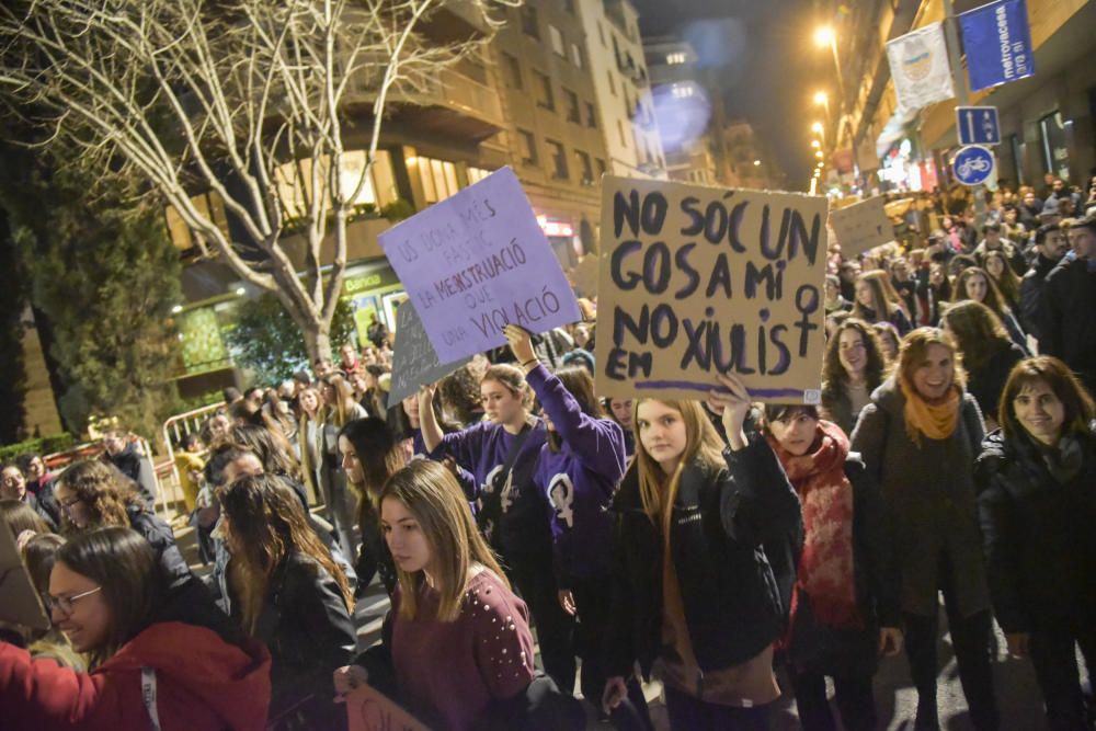 GALERIA | Manifestació feminista pel 8M a Manresa