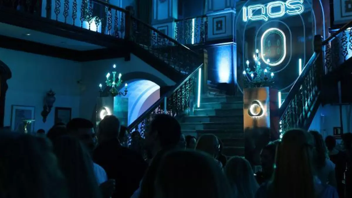 IQOS presenta su dispositivo más avanzado en el Gabinete Literario