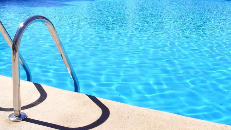 Moren un pare i dos dels seus fills menors en una piscina en una urbanització a Mijas