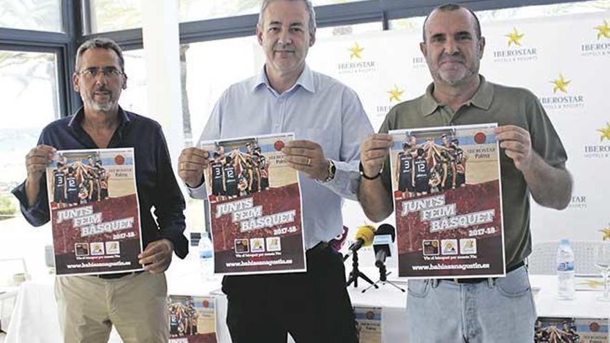 El técnico Xavi Sastre, el presidente Guillem Bosch y el gerente Ángel García, posan ayer con el cartel de la campaña de socios.