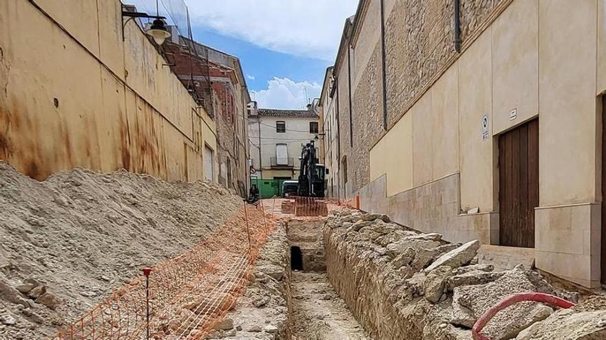 Ontinyent renueva las redes de servicios y elimina el fibrocemento de la "Carrer de la Pilota"