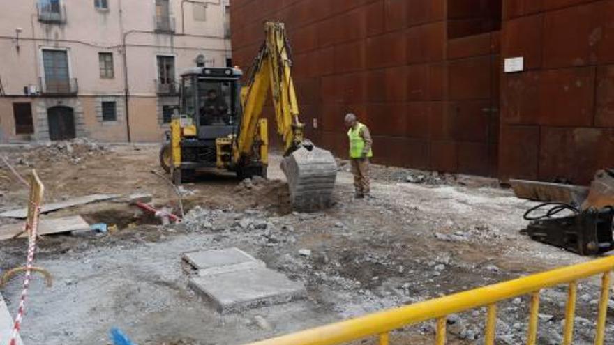 Les obres de la plaça del Pallol, ahir a la tarda.