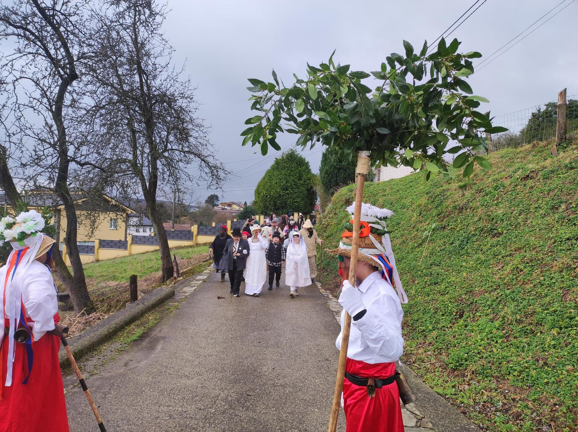 En imágenes: Así fue el paso de los guilandeiros de Tineo por El Pedregal