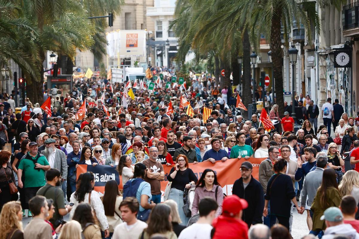 La manifestación del 25 d'Abril en València, en imágenes La manifestación del 25 d'Abril en València, en imágenes