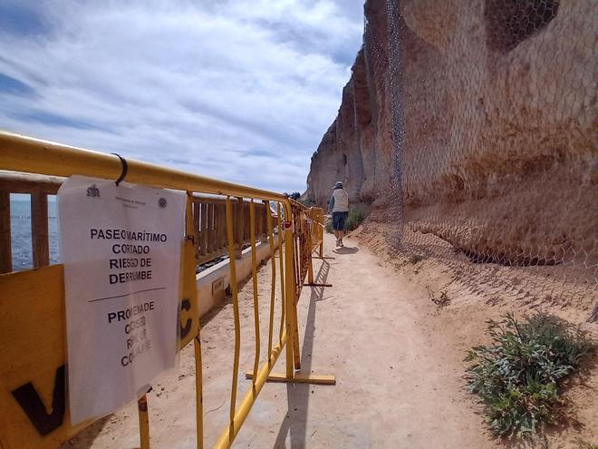 Dos tramos del Sendero Azul de Orihuela Costa "cortados": peligro de derrumbe