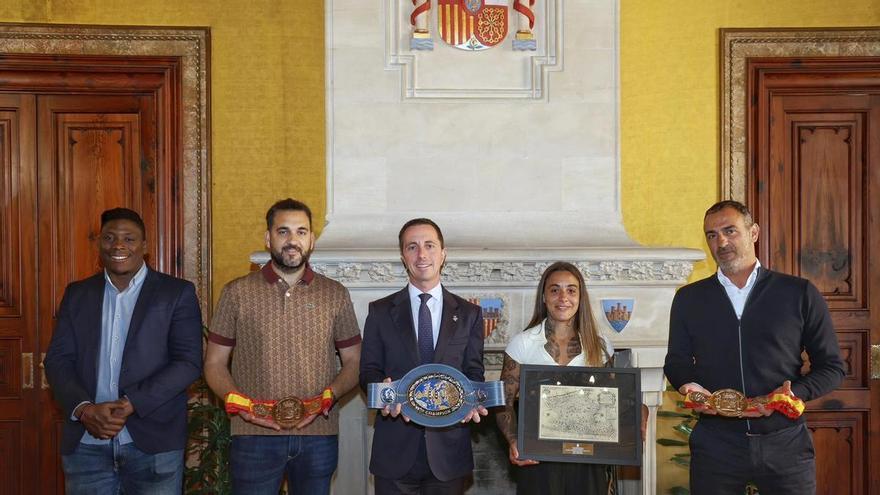 El presidente del Consell de Mallorca recibe a las campeonas Farah El Bousairi y Shella Badaseraye