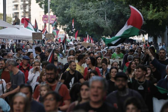 Miles de personas se manifiestan en Palma en apoyo al pueblo palestino: "El alto al fuego no es paz"