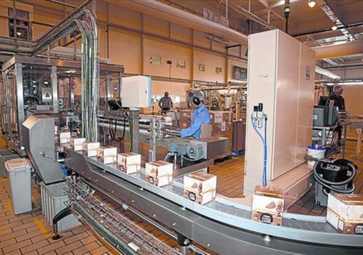 Línia de producció 8 Fàbrica de Nestlé de Girona. Línia de producció 8 Fàbrica de Nestlé de Girona.