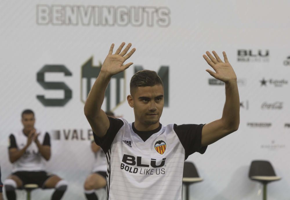 Presentación de los siete fichajes del Valencia CF