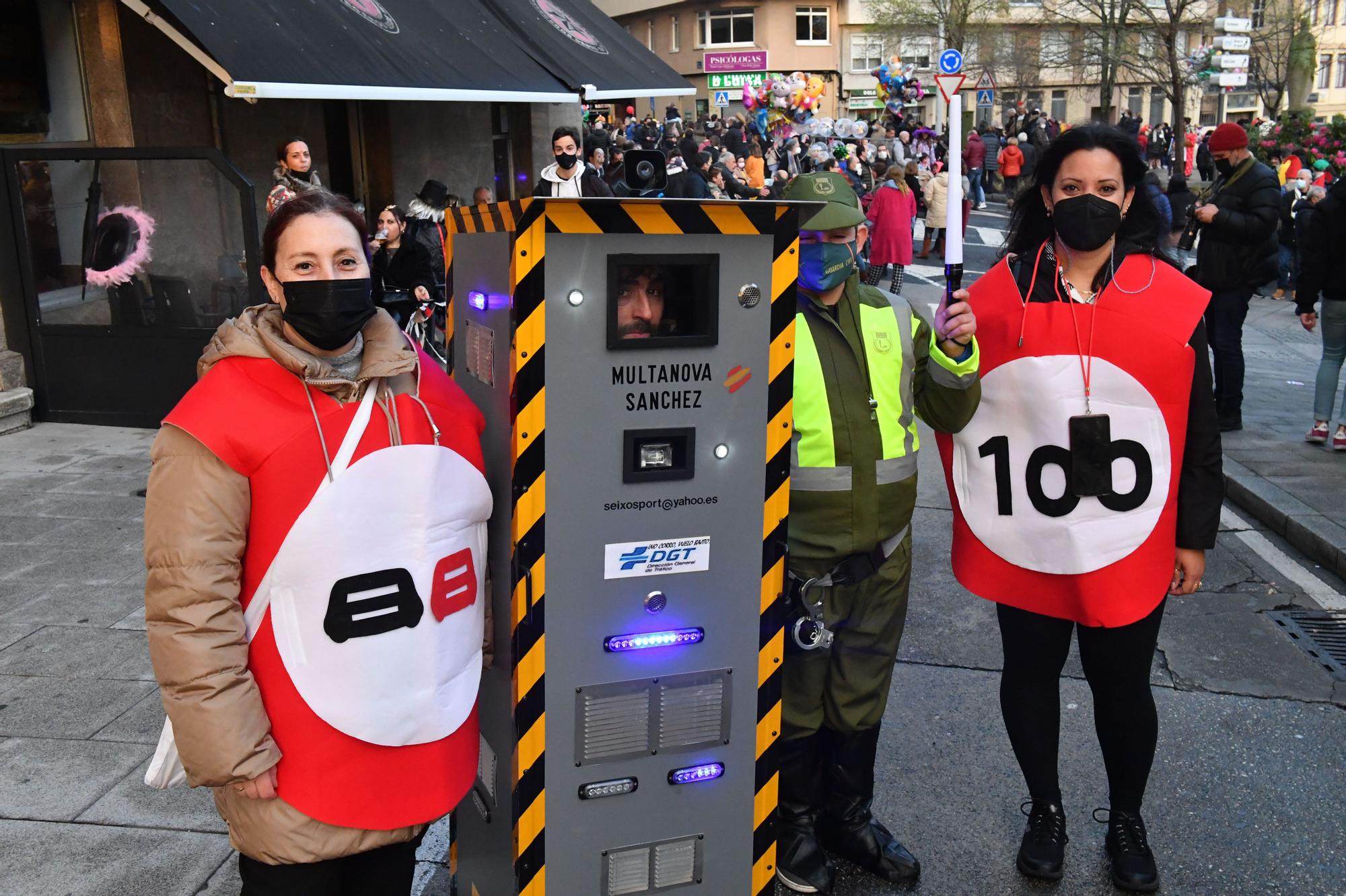 Martes de Carnaval: fiesta 'choqueira' en la calle de la Torre