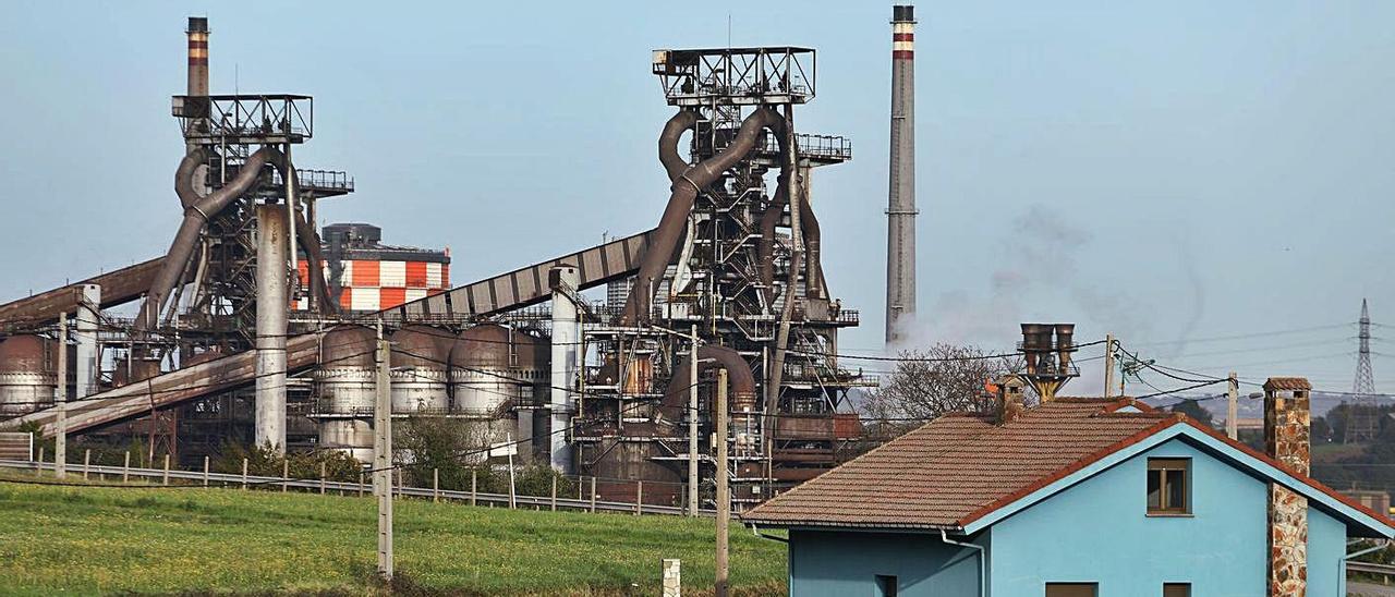 Los dos hornos altos de Arcelor en Veriña (Gijón). | Juan Plaza