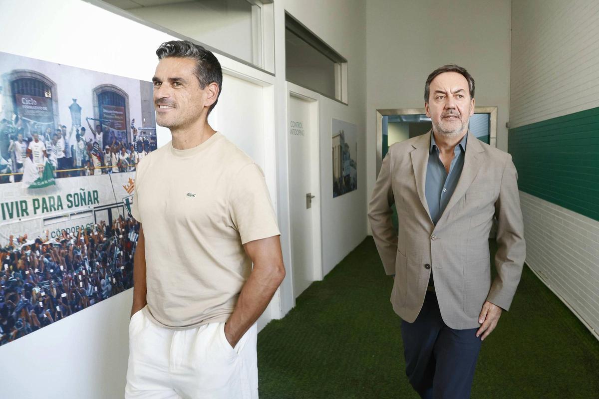 Juan Gutiérrez 'Juanito' y Antonio Fernández Monterrubio, antes de una rueda de prensa del Córdoba CF.