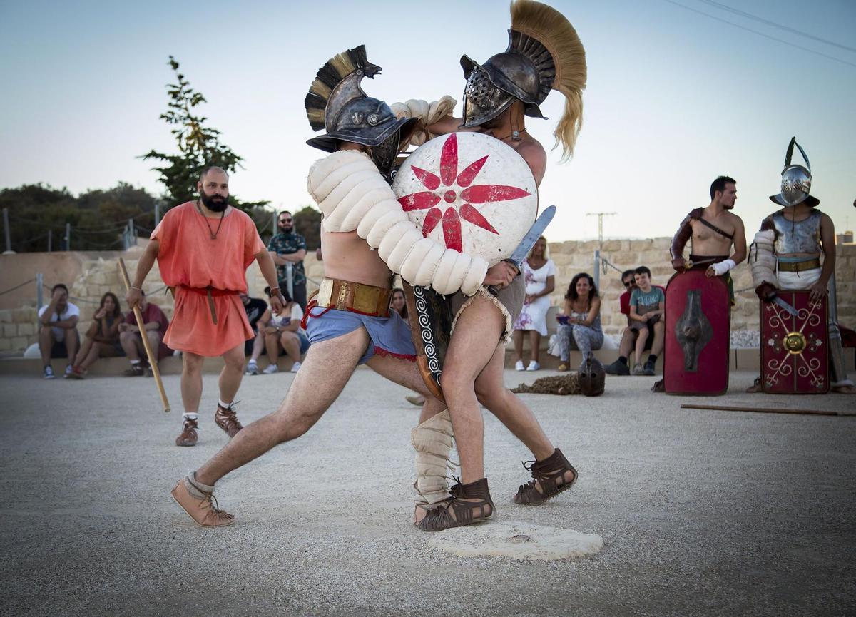 Recreación de luchas de gladiadores en Lucentum