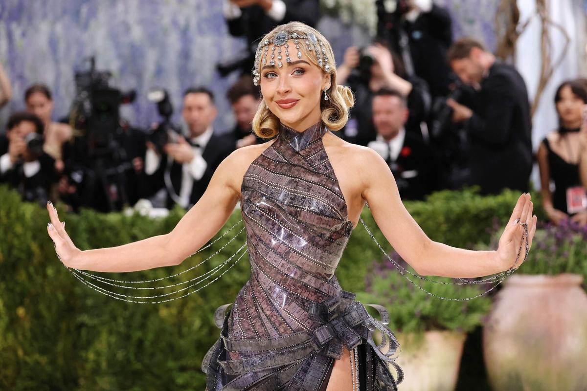 NEW YORK, NEW YORK - MAY 04: Sabrina Carpenter attends the 2026 Met Gala celebrating "Costume Art" at the Metropolitan Museum of Art on May 04, 2026 in New York City. Mike Coppola/Getty Images/AFP (Photo by Mike Coppola / GETTY IMAGES NORTH AMERICA / Getty Images via AFP)